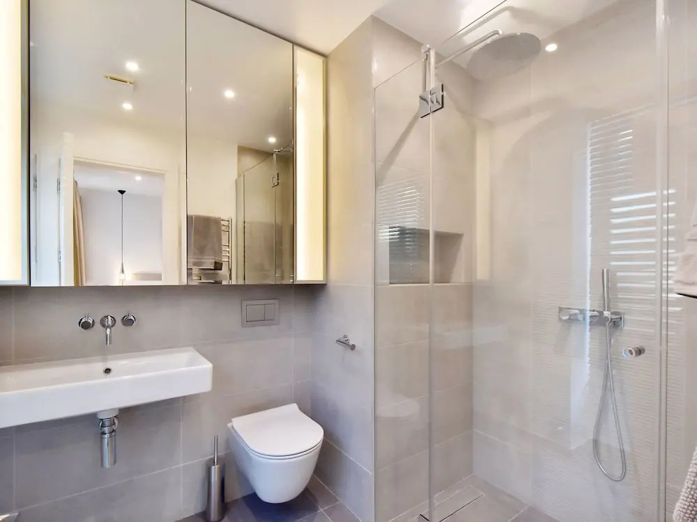 Plush Apartment in London near Piccadilly Circus and Chanel