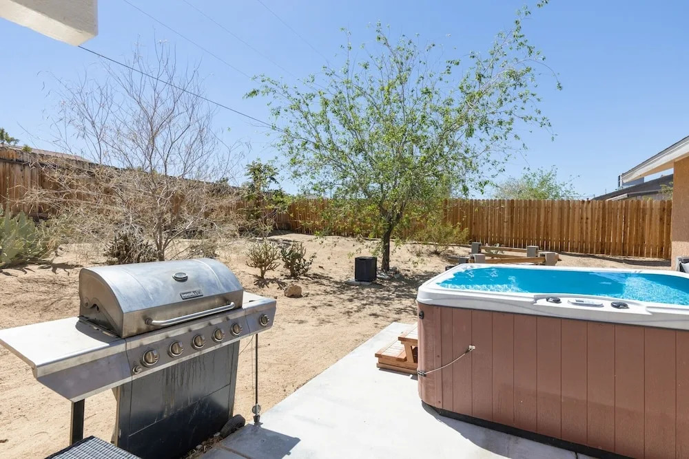 Serenity Sands - Hot Tub, Bbq And Fire Pit! 3 Bedroom Home by RedAwning