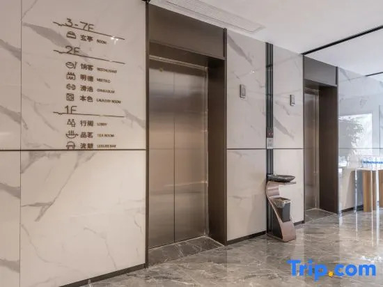 World Hotel (Jinan Jing Shi East Road Rong Chuang Cultural and Tourism City)