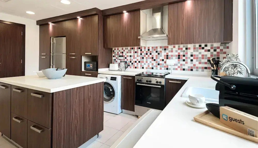 HiGuests - Azure Residences