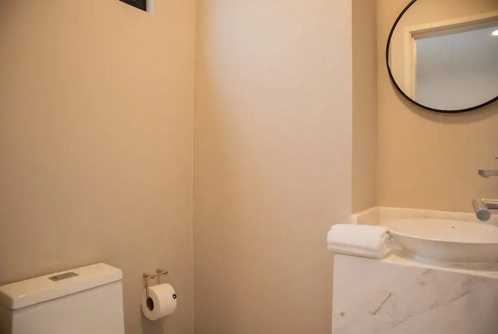 w Elegant 2BR Apartment in Miraflores Steps From Larcomar