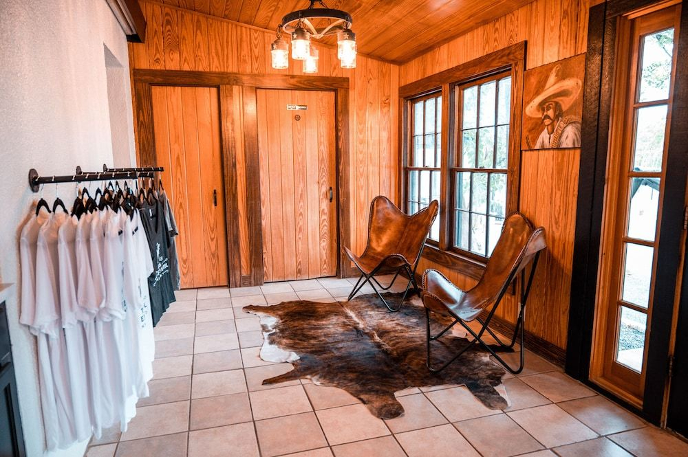 THE VAQUERO MOTEL