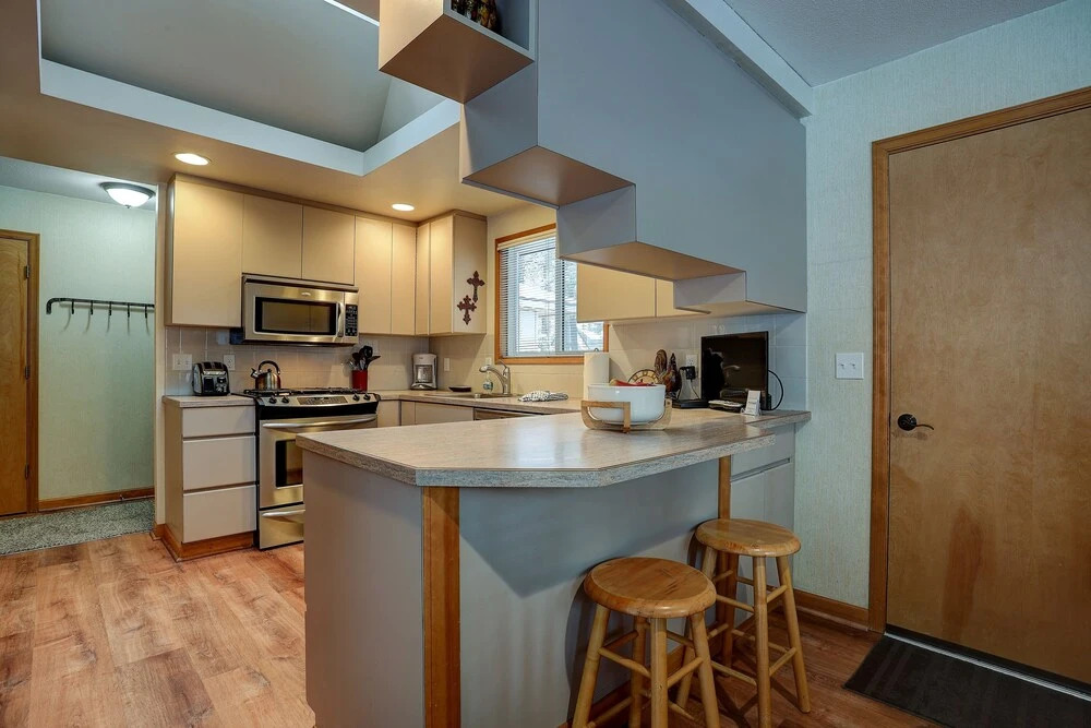 Pet-Friendly 6 Otter Home features Bikes to Explore Sunriver Village