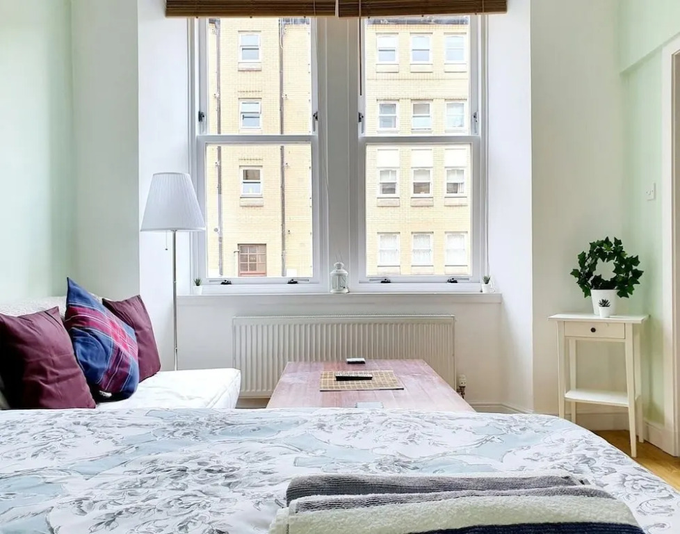 Bright Cosy Flat Close by Tourist Spots