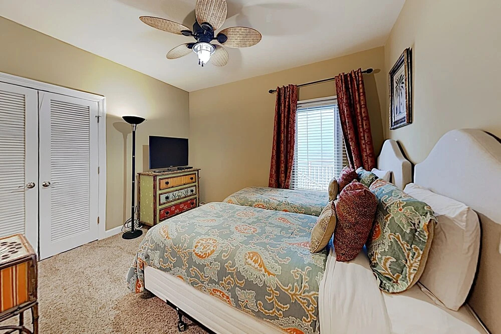 Gulf-view Penthouse - Pools, Adjacent To Beach 4 Bedroom Condo