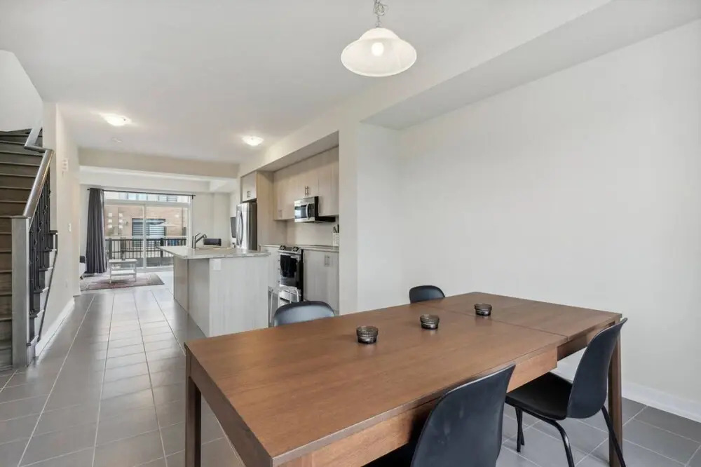 A Brand New 4BR Townhouse in Thorold Retreat