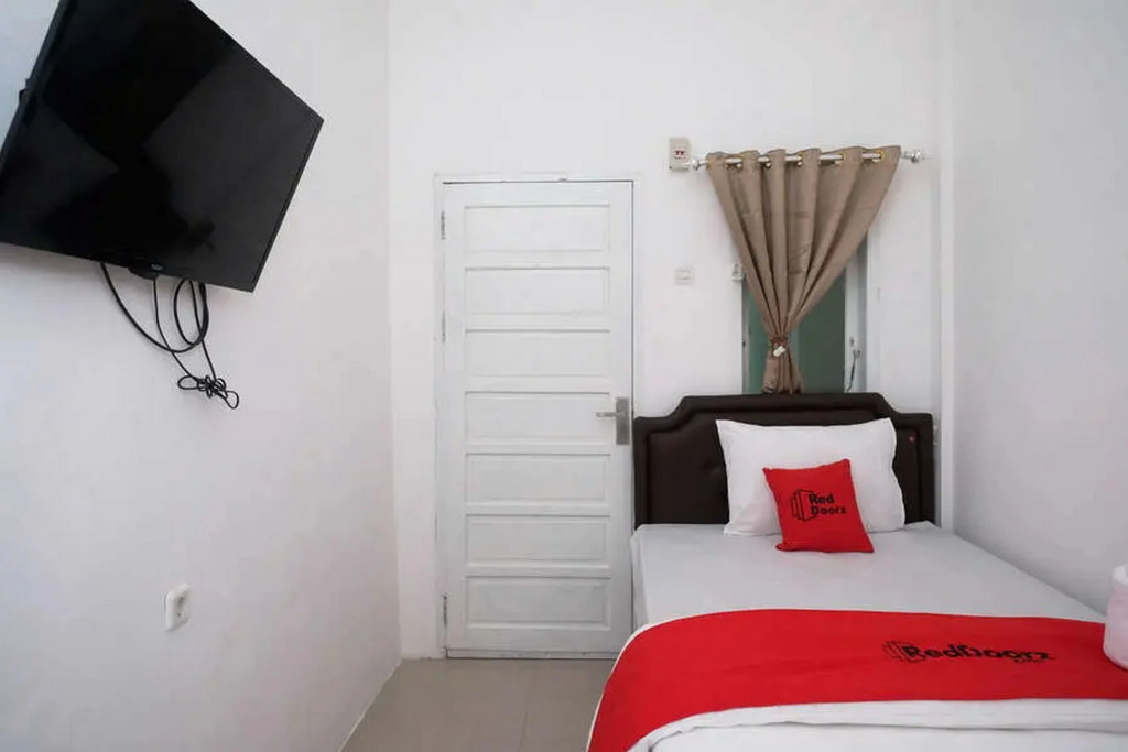RedDoorz Plus At Lovina Inn Tonrangeng River Side
