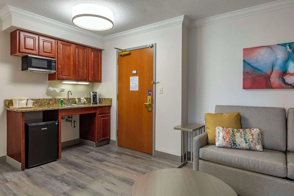 Holiday Inn Express Hotel & Suites Amherst-Hadley, MA