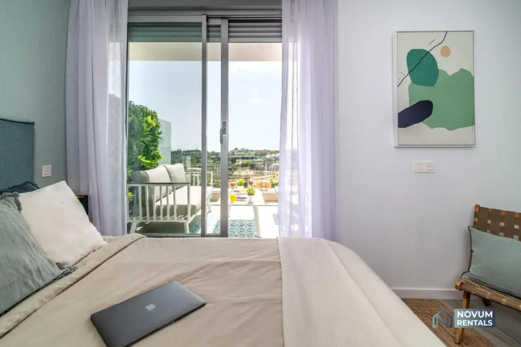 Newly Built 3-BDRM Luxury Apt w/ Stunning Sea Views