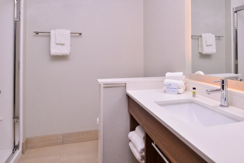 Holiday Inn Express & Suites - Mall of America - MSP Airport by IHG