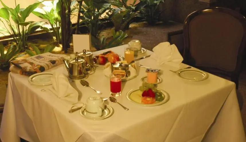 Naoum Plaza Hotel