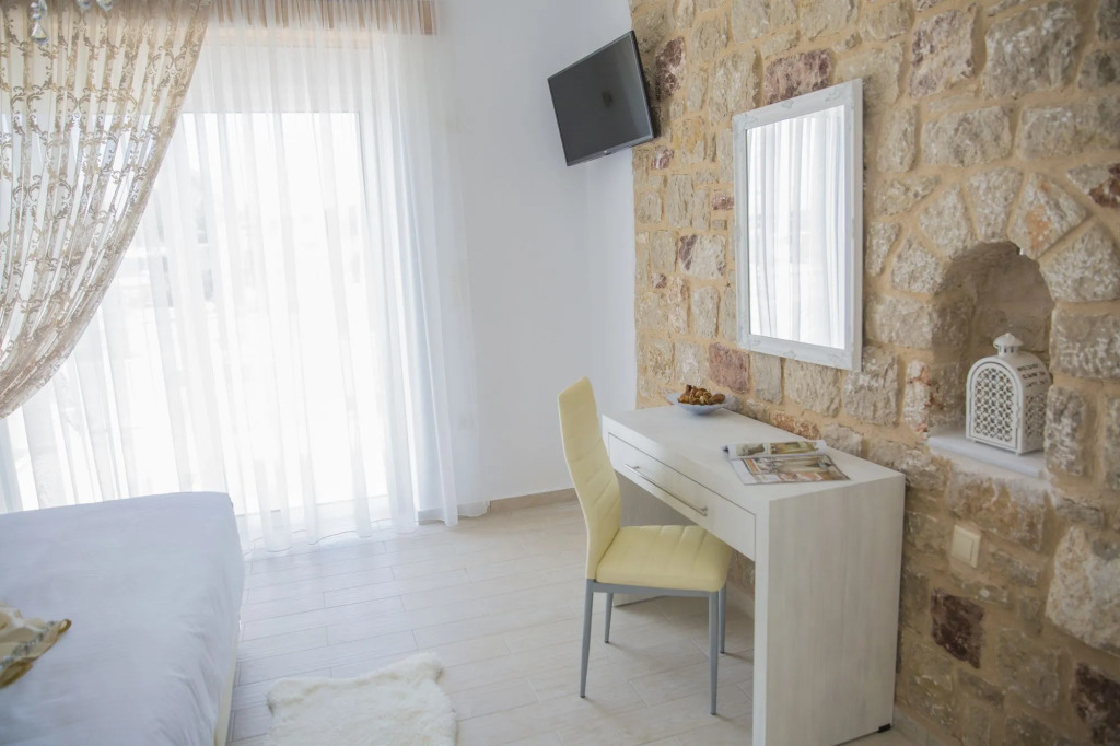 G&K Stone Suites