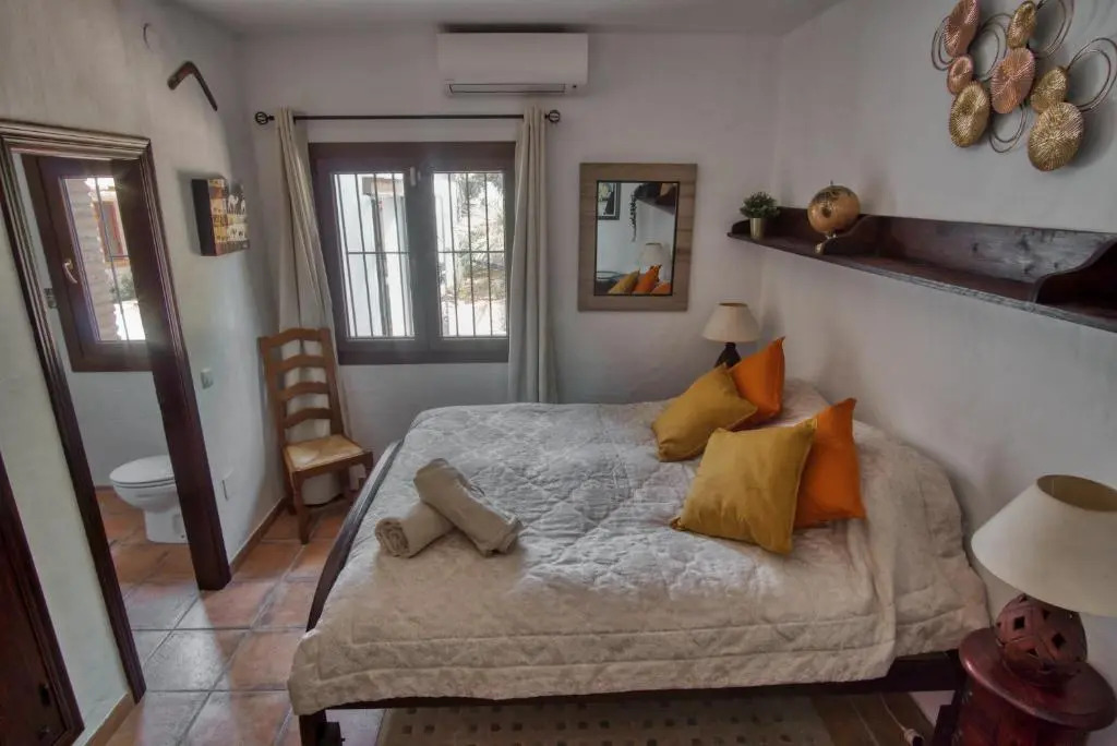 Luxury 4-bedroom villa, private pool and outhouse