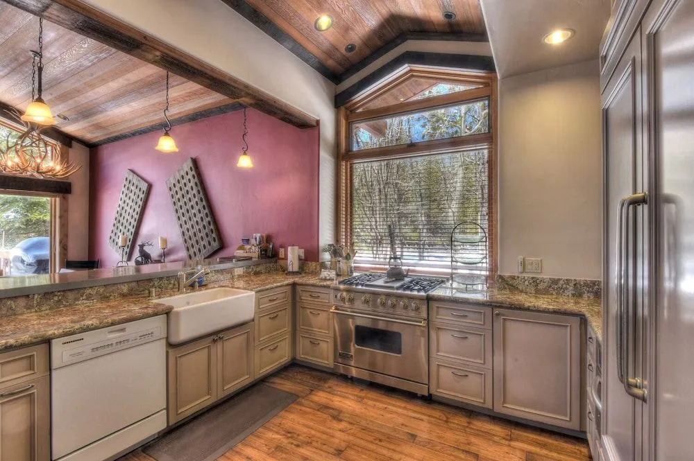 Ridge Court Barrel Relax in Private Hot Tub