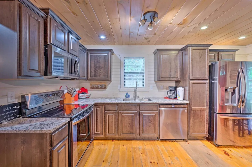 Broken Bow Bungalow - Relaxed Retreat With Deck!