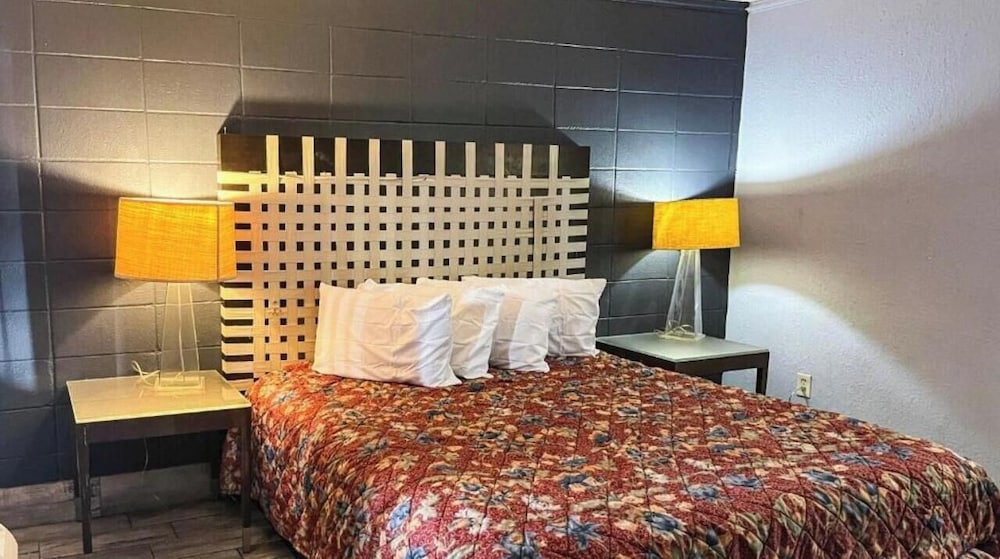Studio 6 Suites Albany, GA