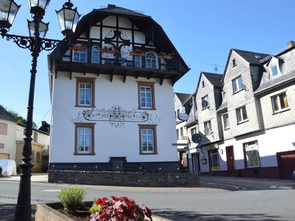 Beautiful Holdiday Home in Ulmen Near the Lake