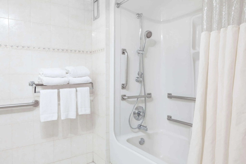 Howard Johnson by Wyndham Newark Airport