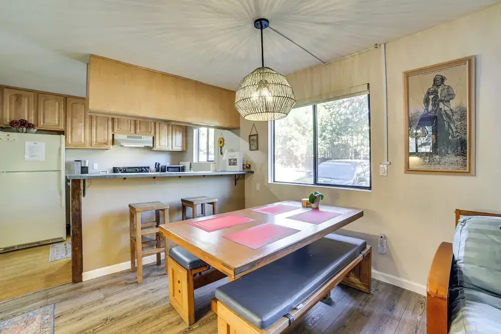 Cozy Mammoth Lakes Studio: 5 Mi to Ski Slopes
