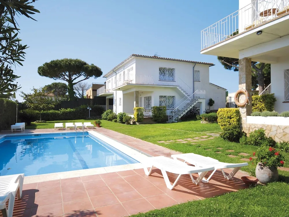 Apartment with Balcony near S'agaro with Shared Pool & Grass Garden