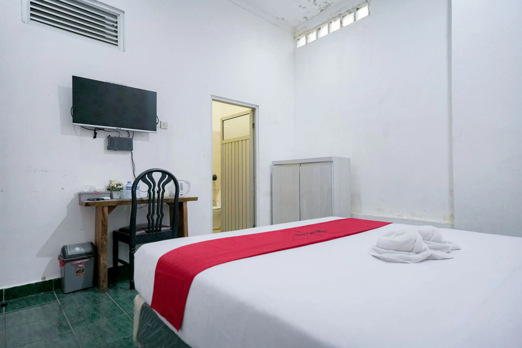 RedDoorz Syariah near Exit Toll Puncak