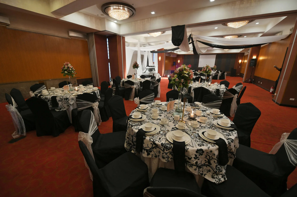 Paseo Premiere Hotel