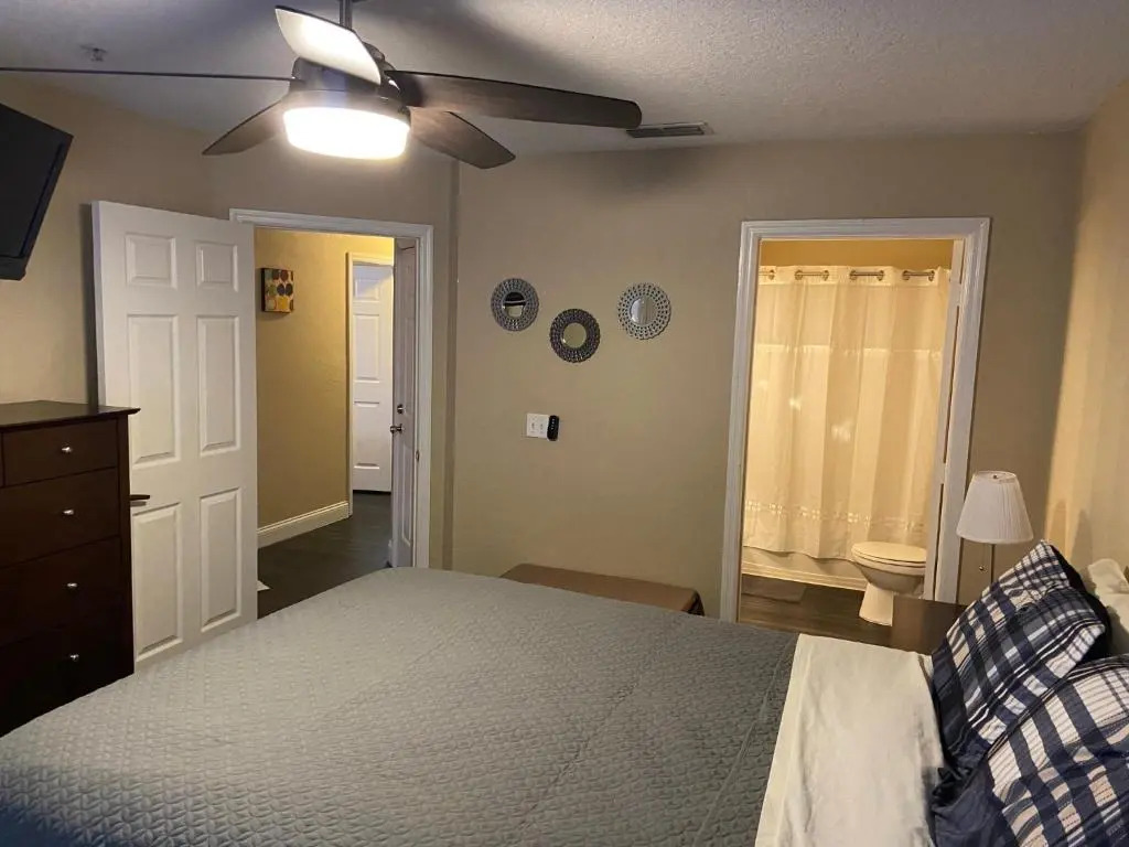 Beautiful town home 5 miles from Disney entrance