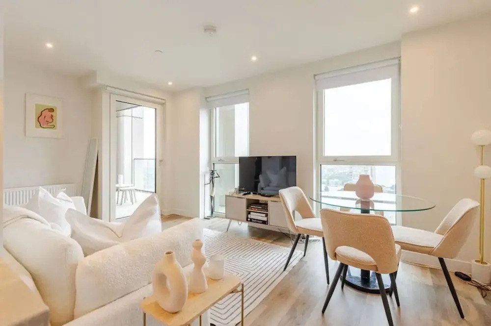 White City 2BR Skyview Penthouse Near The Tube