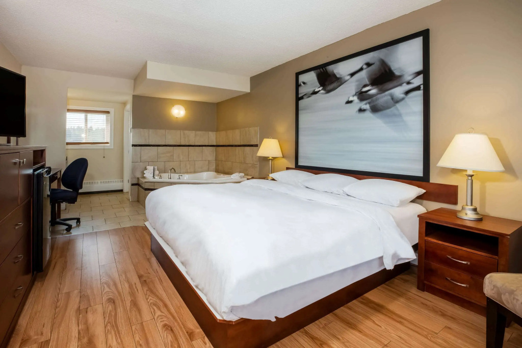 Super 8 by Wyndham Smoky Lake