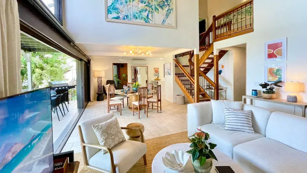 Sophisticated Oceanfront Retreat - Air-conditioned - Walk to Beach - Vrkcv