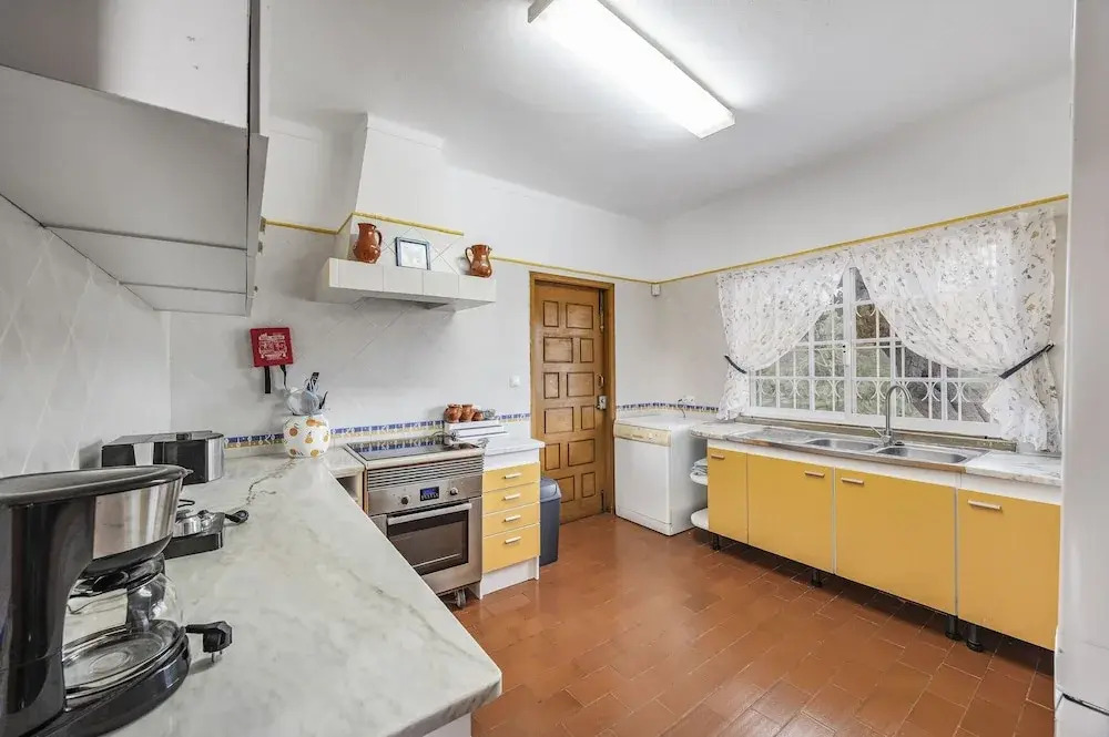 Muxima in Quelfes With 3 Bedrooms and 2 Bathrooms