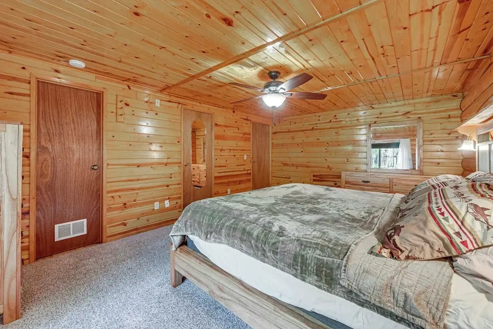 Roomy Log Cabin w/ Hot Tub, Walk to Kenai River!
