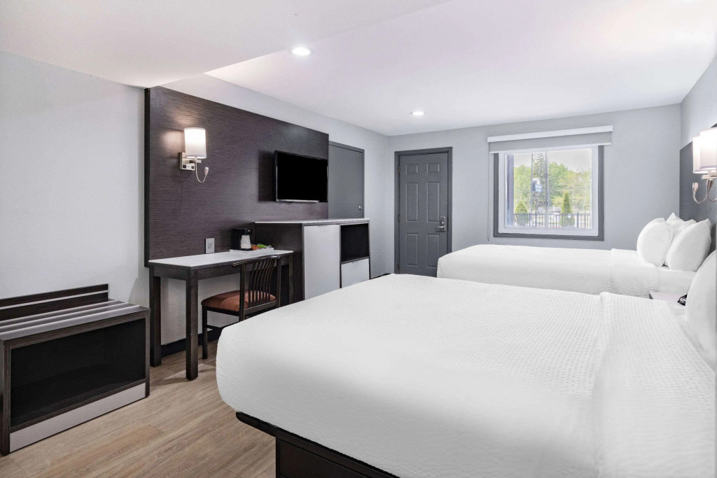 Days Inn & Suites by Wyndham Niagara Falls/Buffalo