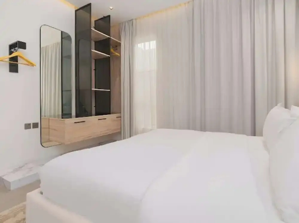 Luxurious 2-br Flat With Relaxation Space lll
