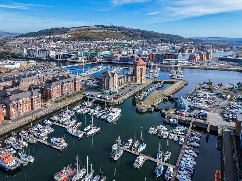 The Crows Nest - 1 Bed Apartment - Swansea Marina
