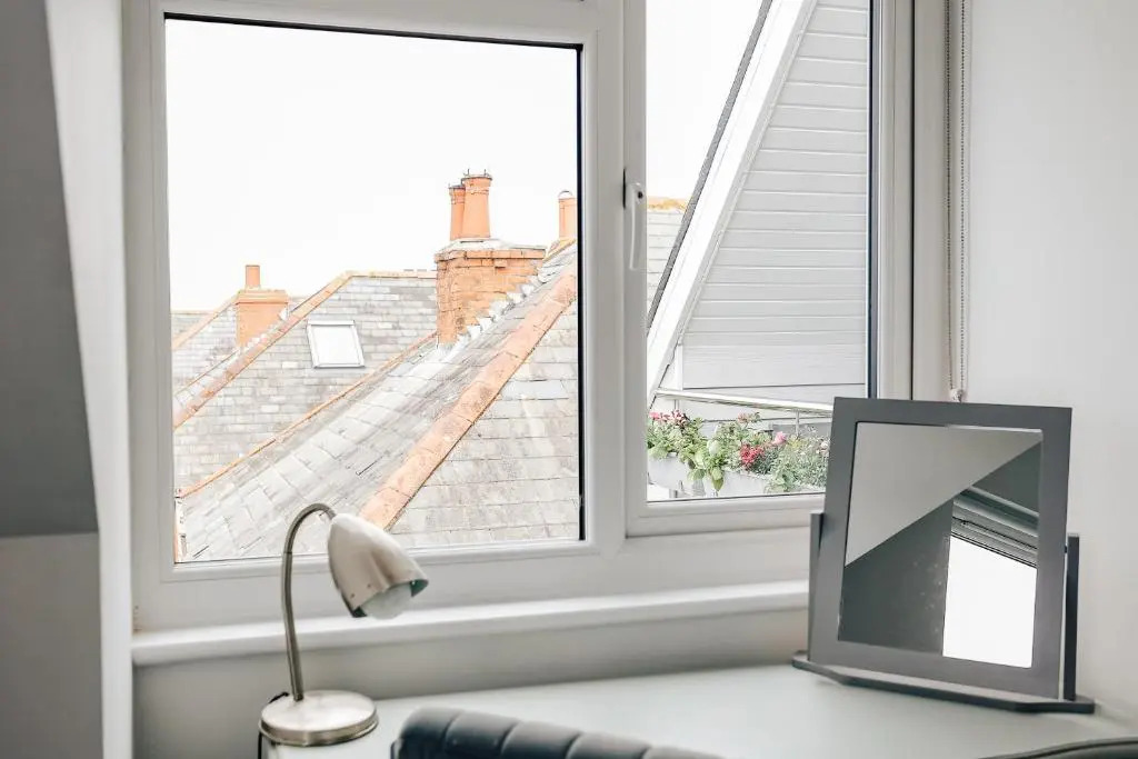 Private Two Bedroom Residence in Southbourne - Private Parking - Off the High Street - Minutes Away from the Beach