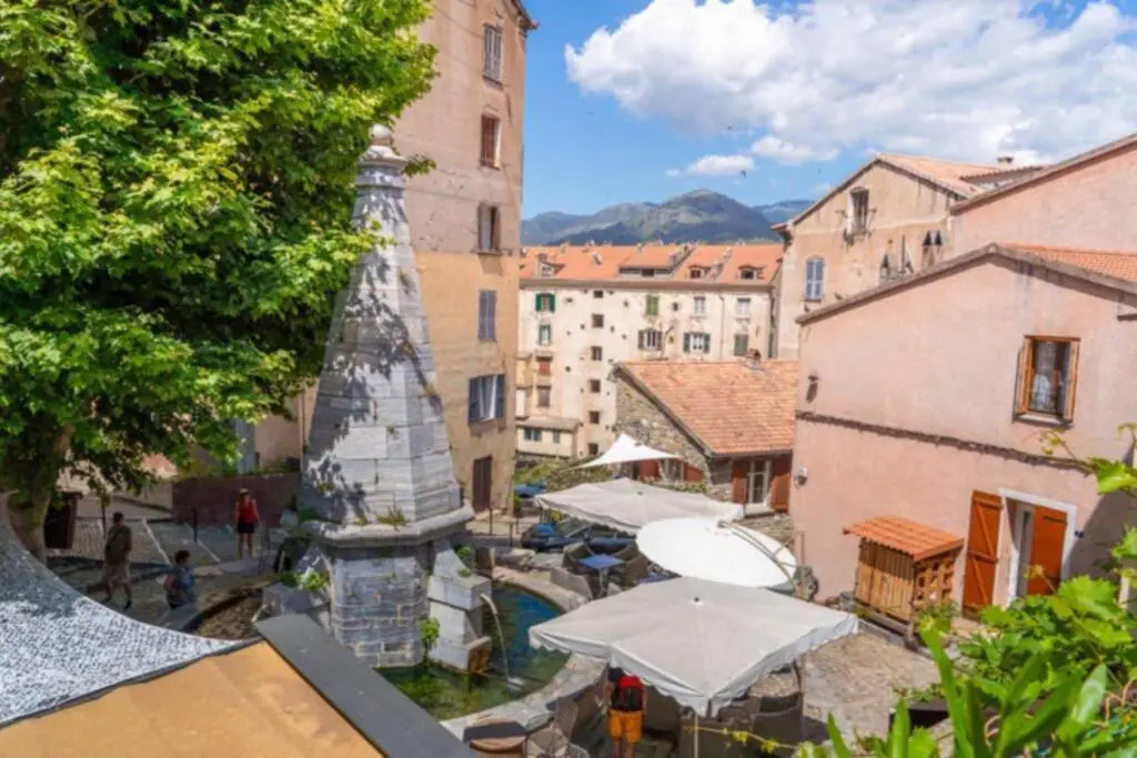 Grand Studio 30m2 4 pers plein centre Corte 13 cours paoli wifi tv lave linge