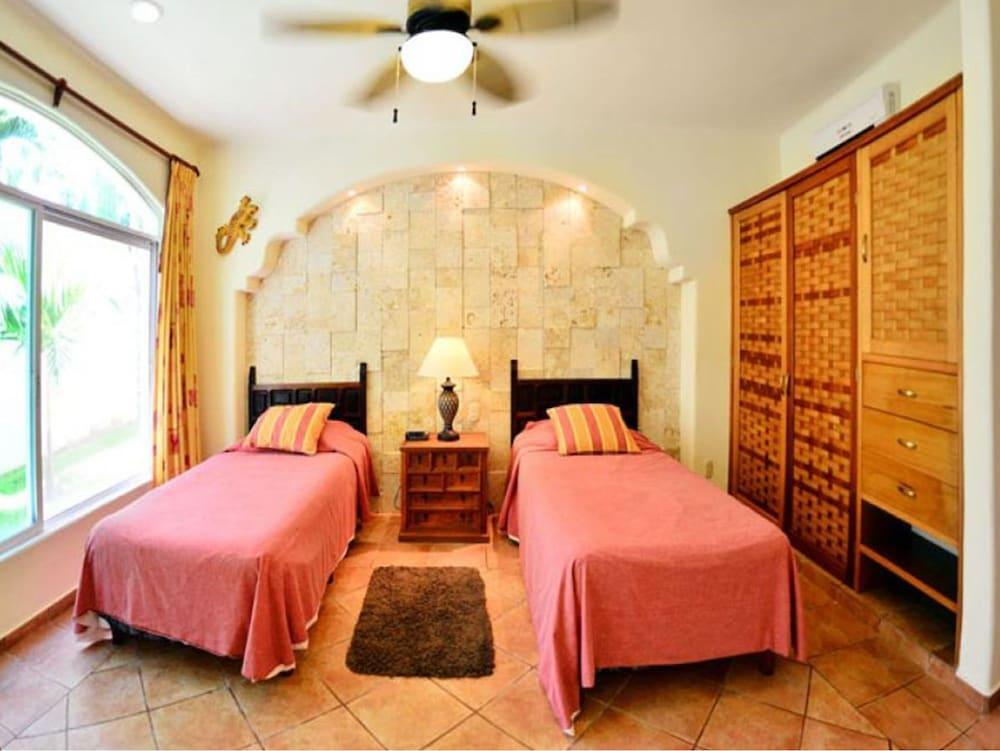 4 Br Villa - Casa Rebeka Playacar I - Dlp 21875
