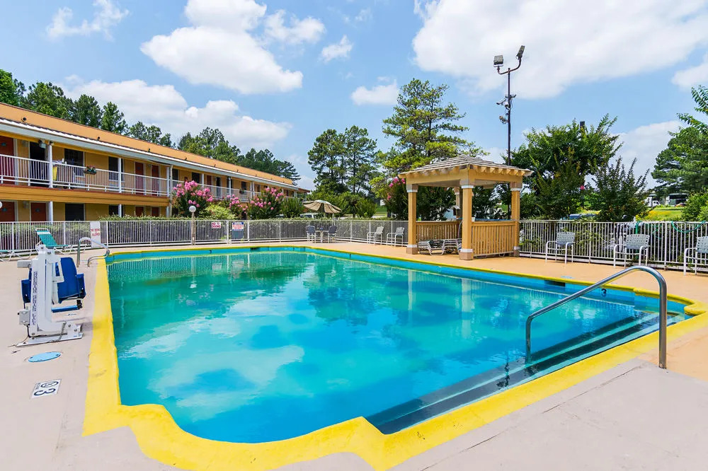 Rodeway Inn & Suites