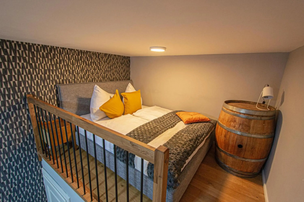 Main train station apartment close to the the Main Square