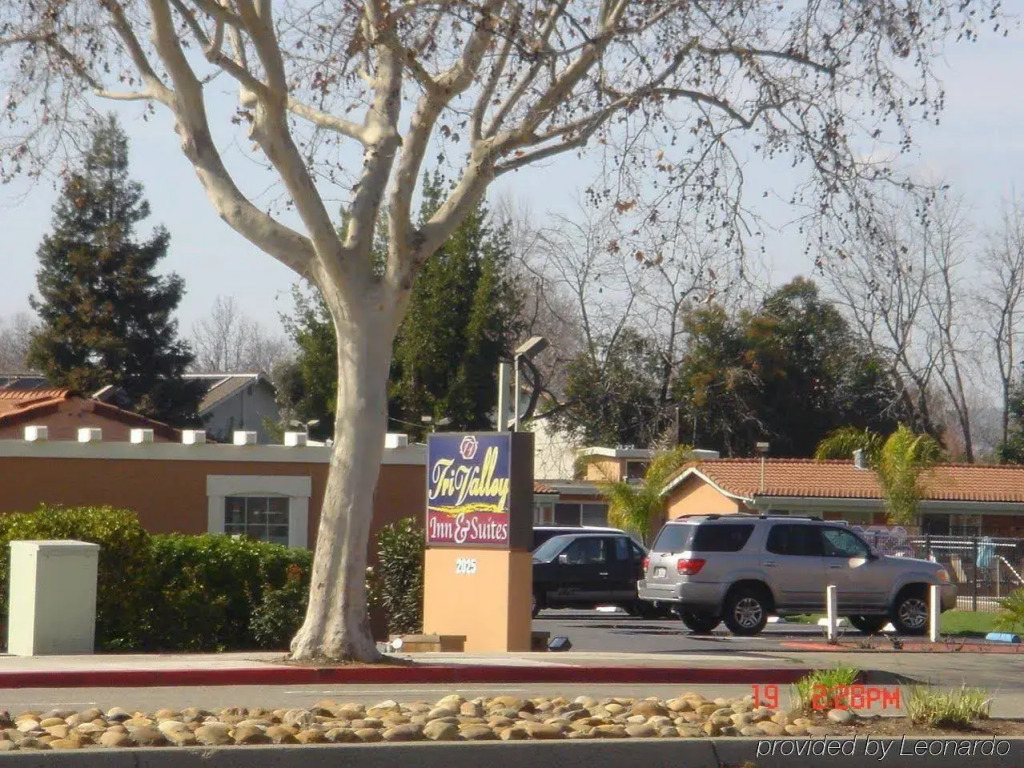 Tri-Valley Inn & Suites