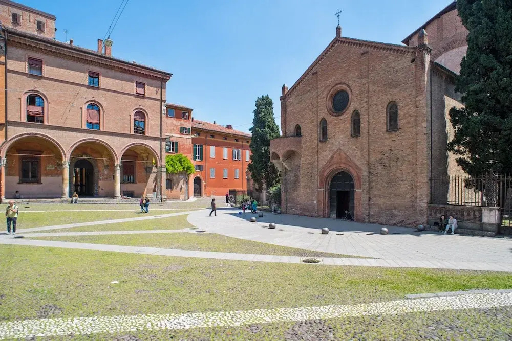 San Giovanni in Monte Apartment
