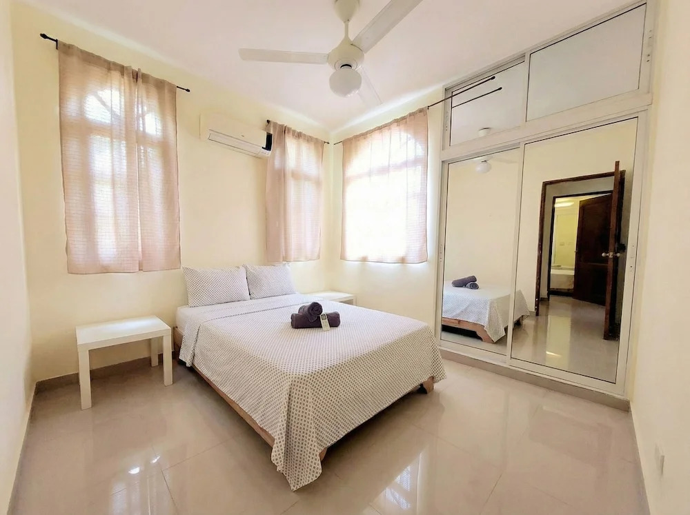 2-bedroom Beach Apartment With Pool Costambar
