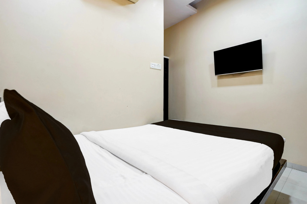 OYO 5352 Hotel Airport Metro