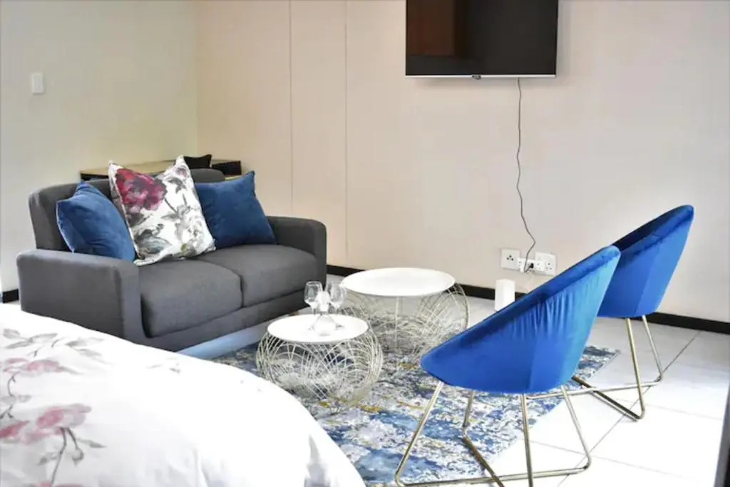 Lea's Furnished Apartments - Lofts at Loftus