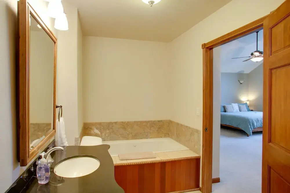 Downtown Coeur Dalene Home Rental: Walk to Beach!