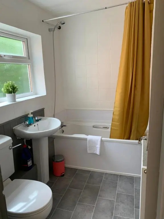 Balfour - Beautiful refurbished spacious 3 bedroom Gateshead flat