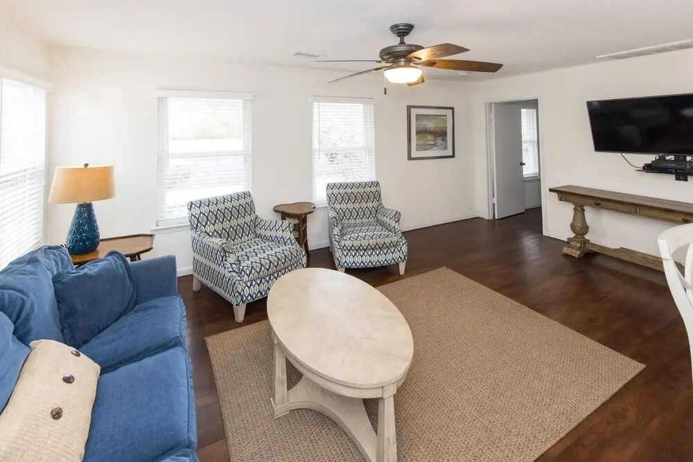 North End Paradise 3 Bedroom Home by Redawning