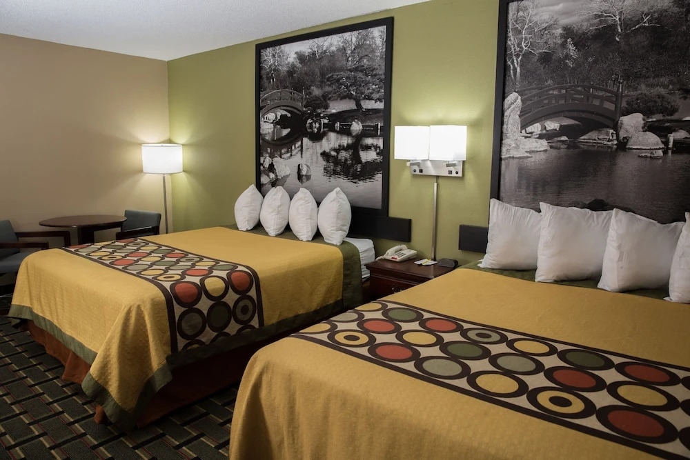 Super 8 Canton IL