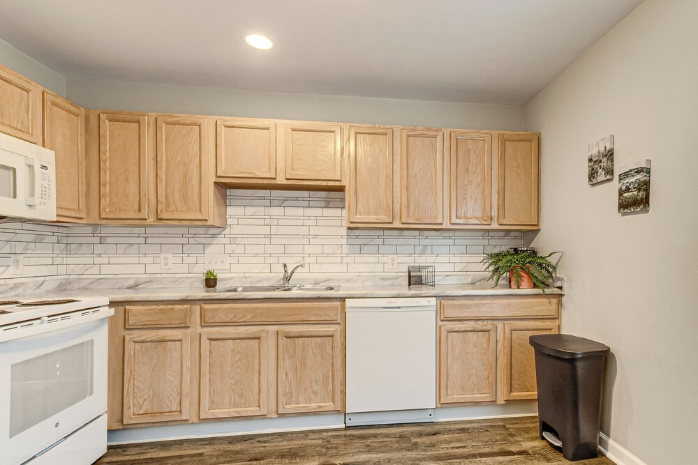 2 Mi to Lenovo Center: Dog-friendly Getaway